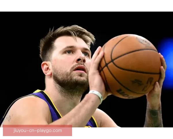 雷迪克:东契奇若持续当前表现本赛季有望赢得MVP 他是球队进攻核心 雷迪克:东契奇若持续当前表现本赛季有望赢得MVP 他是球队进攻核心